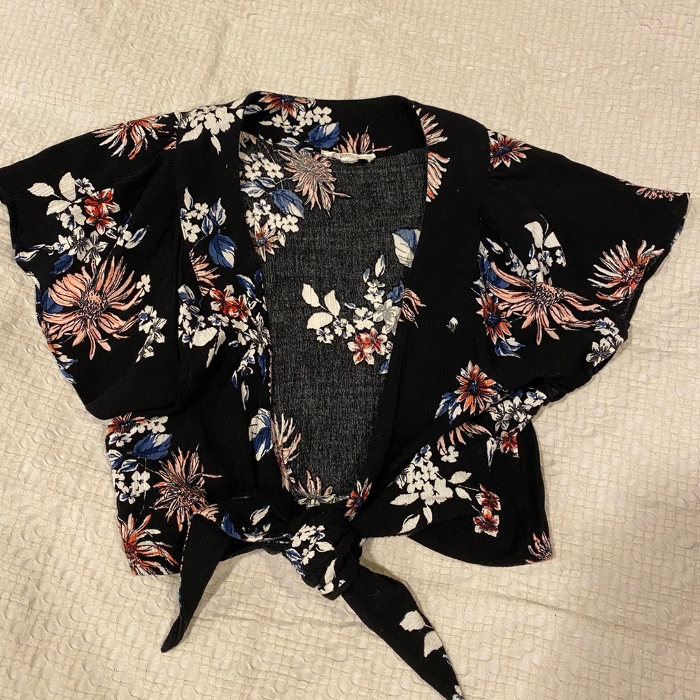 Front tie, crop, kimono with short sleeves